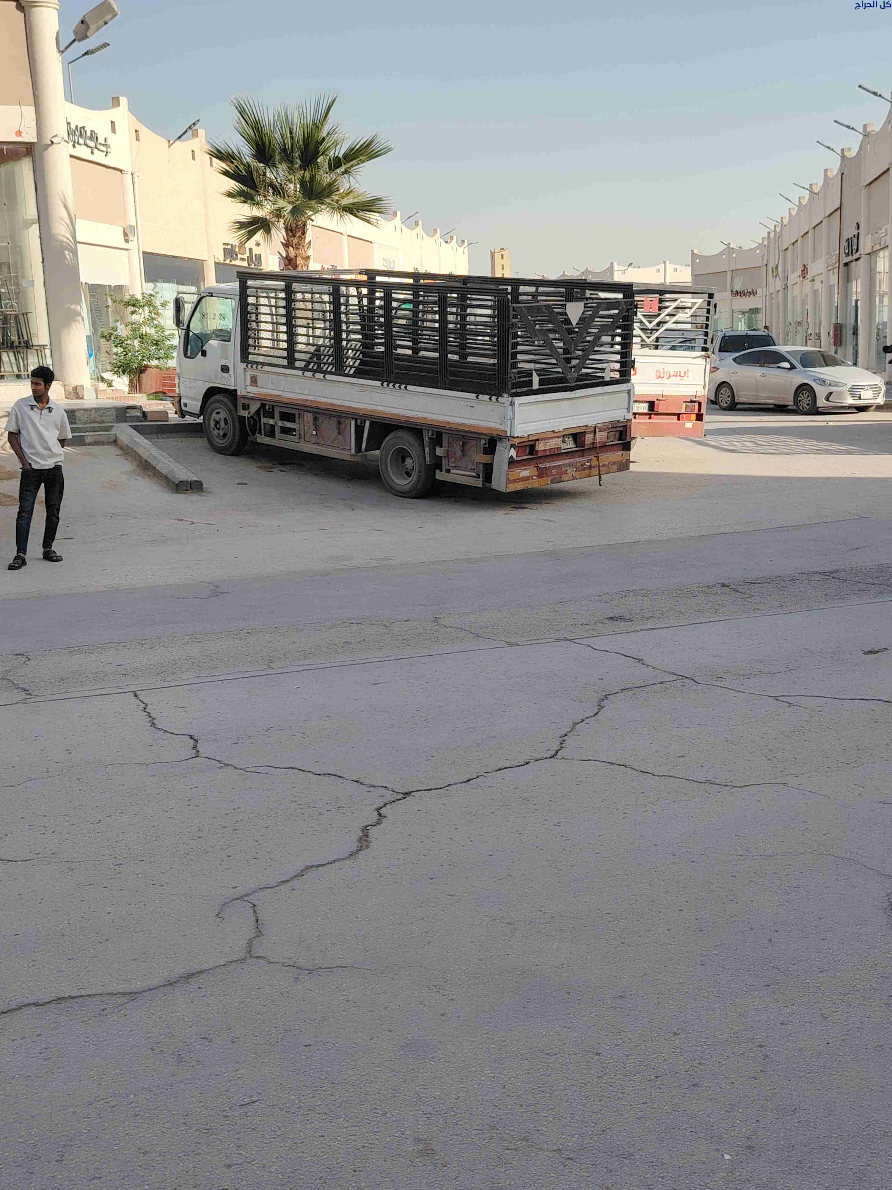 سيارات توصيل الاثاث الى الجمعية الخيرية بالرياض 05...